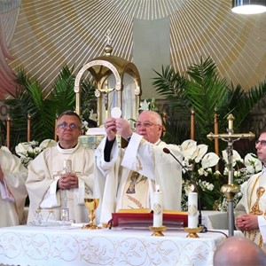 Biskup Razum na Tijelovo predvodio misno slavlje u kapeli Corpus Domini